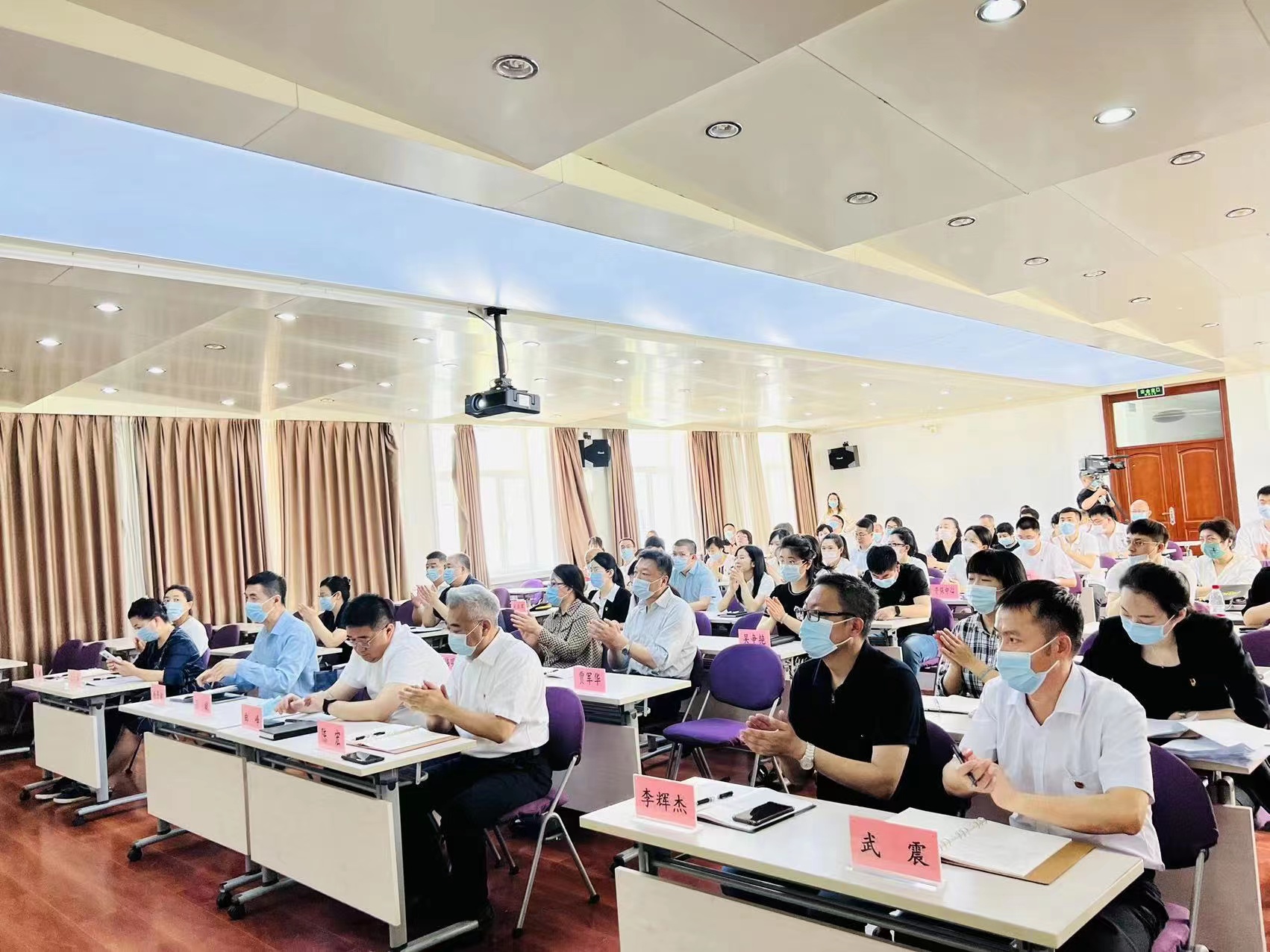 贯彻落实党代会精神2.jpg
